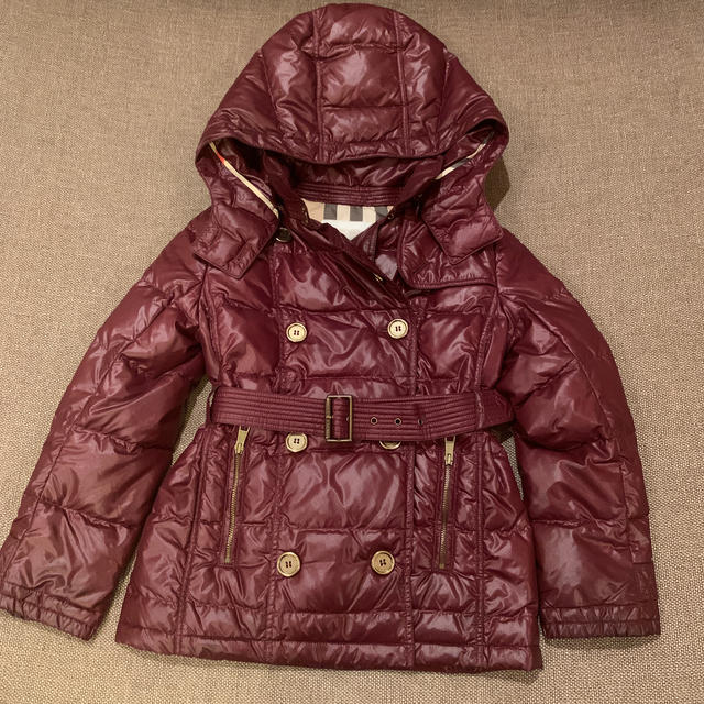 BURBERRY(バーバリー)のバーバリー ダウン コート ジャケット 8歳 128㎝ キッズ/ベビー/マタニティのキッズ服女の子用(90cm~)(コート)の商品写真