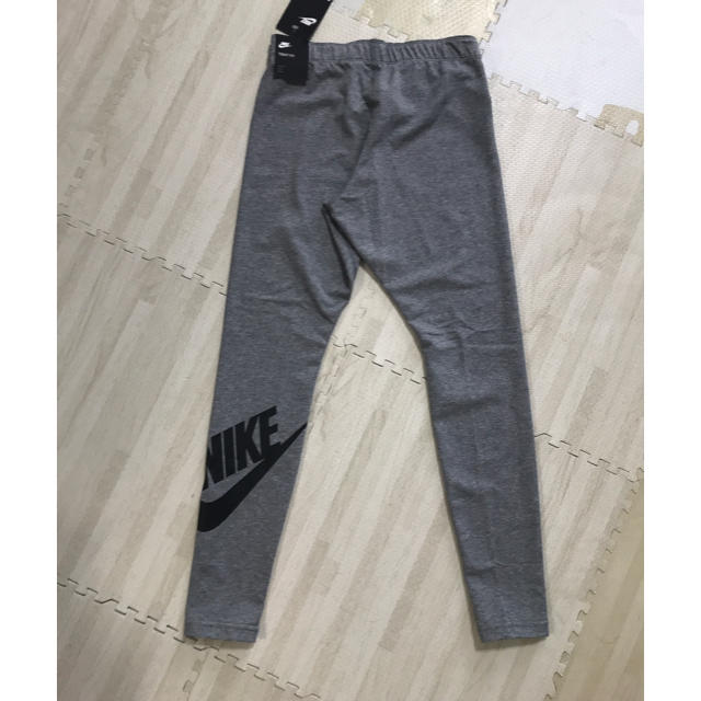 NIKE(ナイキ)の新品 ナイキ NIKE スポーツウエア上下セット Sサイズ レディースのトップス(Tシャツ(半袖/袖なし))の商品写真