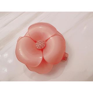 アレクサンドルドゥパリ(ALEXANDRE DE PARIS)のAlexandre de paris カメリアバレッタ(バレッタ/ヘアクリップ)