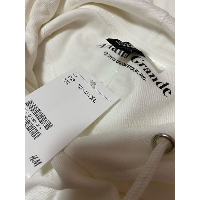 H&M(エイチアンドエム)のThank u next × H&M hoodie レディースのトップス(パーカー)の商品写真