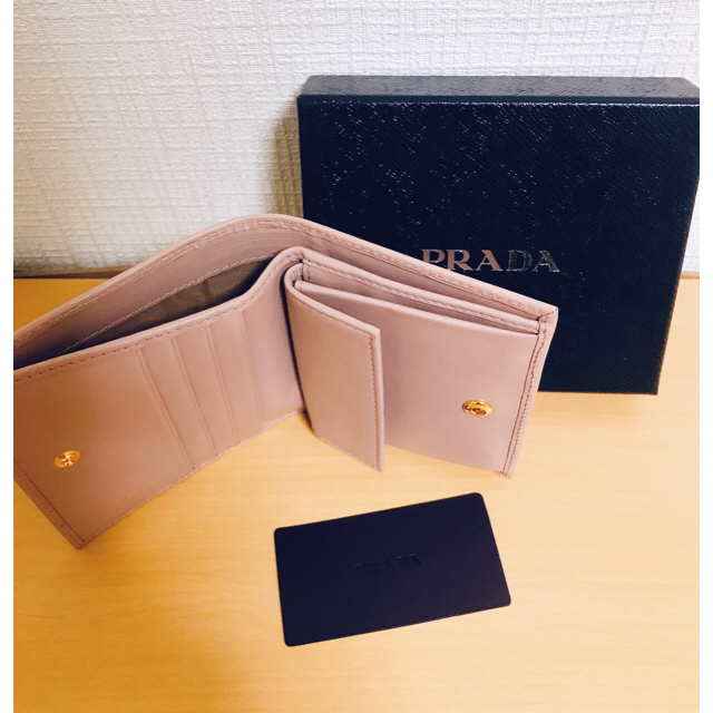 PRADA(プラダ)の☆ai様専用☆ PRADA プラダ 二つ折りミニ財布CIPRIA ピンクベージュ レディースのファッション小物(財布)の商品写真