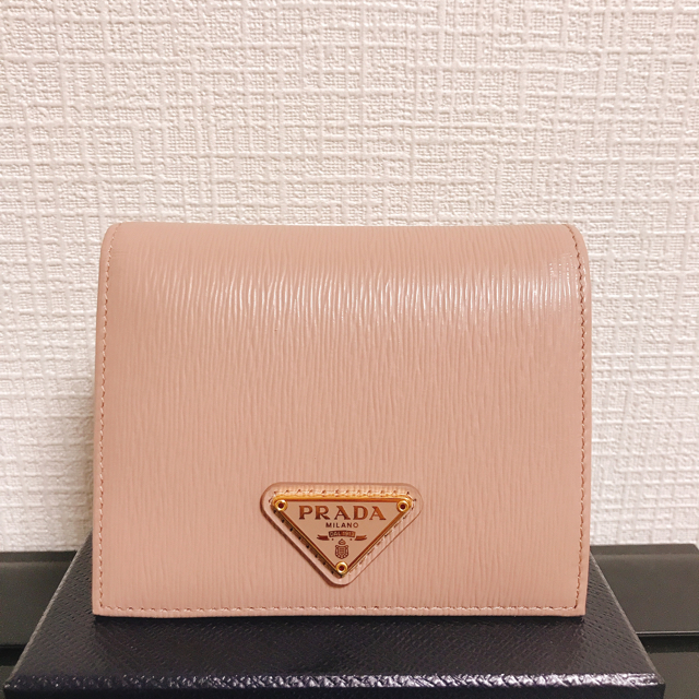 PRADA(プラダ)の☆ai様専用☆ PRADA プラダ 二つ折りミニ財布CIPRIA ピンクベージュ レディースのファッション小物(財布)の商品写真