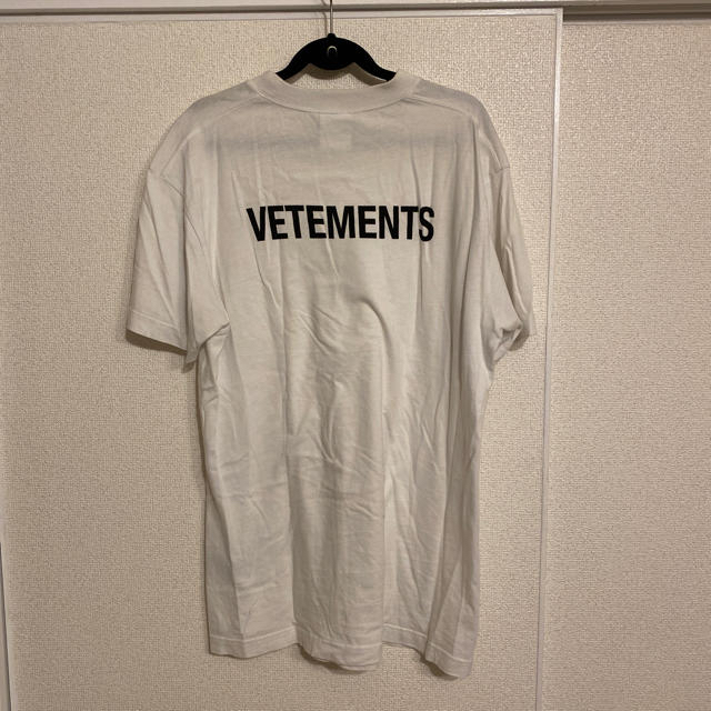 Balenciaga(バレンシアガ)のvetements バックロゴ Tシャツ メンズのトップス(Tシャツ/カットソー(半袖/袖なし))の商品写真