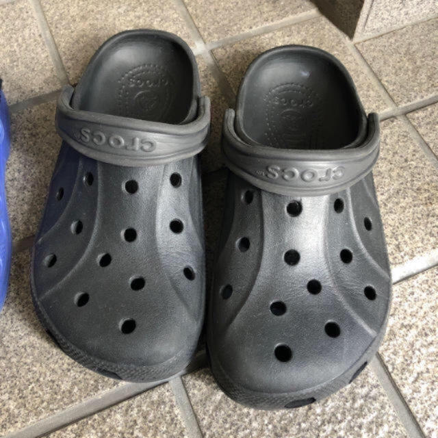 crocs(クロックス)のクロックス　2足セット キッズ/ベビー/マタニティのキッズ靴/シューズ(15cm~)(サンダル)の商品写真