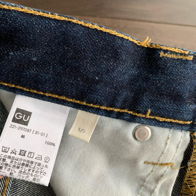 GU(ジーユー)のgu ハイウエストストレートジーンズ　Sサイズ レディースのパンツ(デニム/ジーンズ)の商品写真