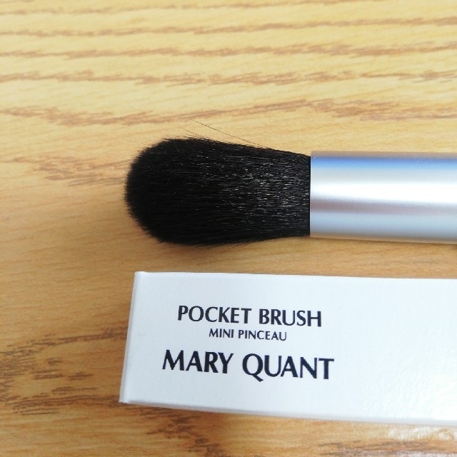 MARY QUANT(マリークワント)のMARY QUANTマリークヮント　ポケットブラシ コスメ/美容のメイク道具/ケアグッズ(チーク/フェイスブラシ)の商品写真