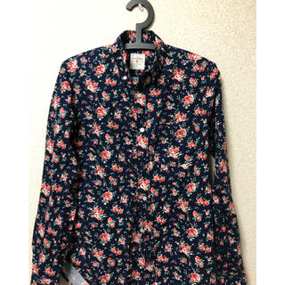 ギャップ(GAP)の●GAP 花柄シャツ長袖シャツ 薔薇　アメリカサイズS 日本サイズM175cm(シャツ)