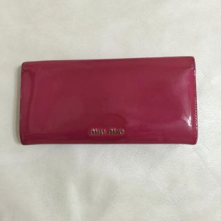 ミュウミュウ(miumiu)のミュウミュウエナメルリボン長財布(財布)