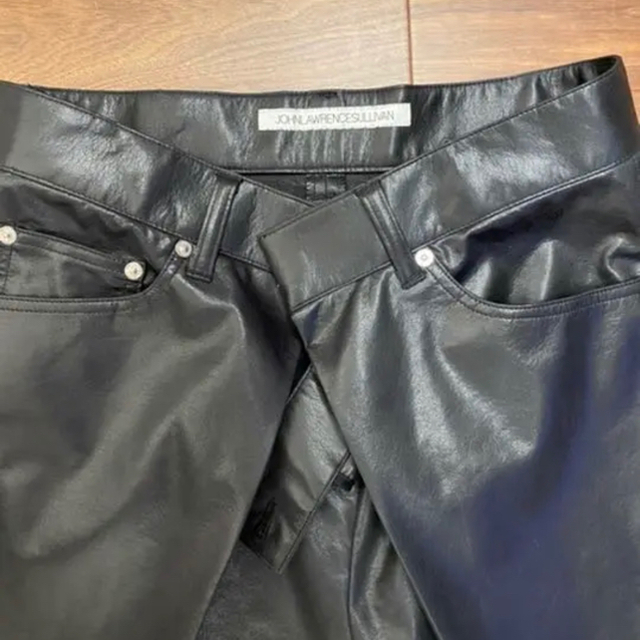 JOHN LAWRENCE SULLIVAN(ジョンローレンスサリバン)のサリバン　VEGAN LEATHER WIDE PANTS メンズのパンツ(その他)の商品写真