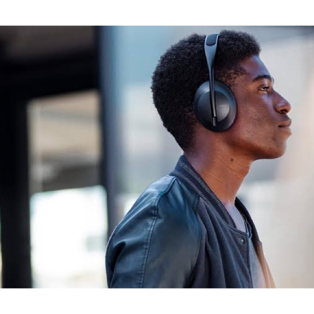 BOSE(ボーズ)のBOSE NOISE CANCELLING 700 TRIPLE BLACK スマホ/家電/カメラのオーディオ機器(ヘッドフォン/イヤフォン)の商品写真