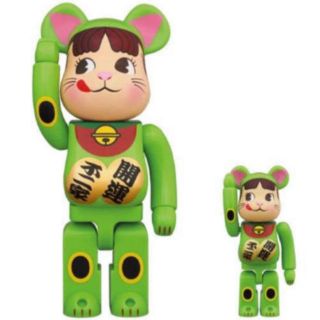 メディコムトイ(MEDICOM TOY)のBE@RBRICK 招き猫 ペコちゃん　蛍光グリーン 100％ ＆ 400％(その他)