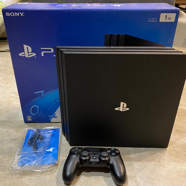 ゲームソフト/ゲーム機本体PS4 PRO 本体　CUH-7000B