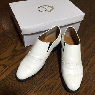 ジュゼ(Juze)の新品♡ホワイトドレスシューズ(ローファー/革靴)