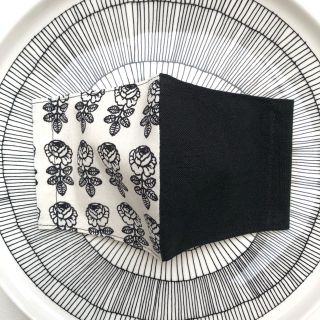 マリメッコ(marimekko)の【激レア】マリメッコ ピックルース×ブラック☆インナーマスク☆ハンドメイド(その他)