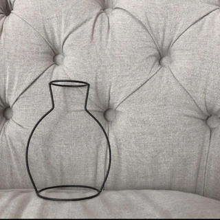 ワイヤーフラワーベース　モノトーン　花瓶　シンプル(花瓶)