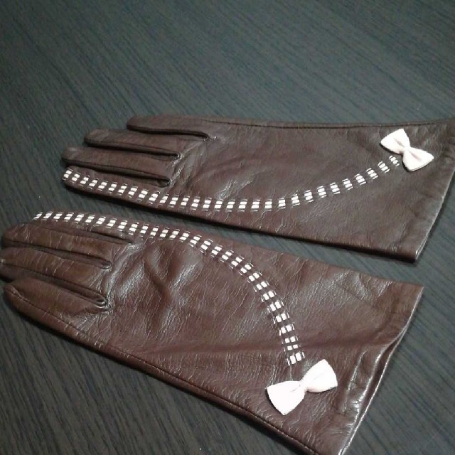 本革　手袋　リボンステッチ　ブラウン レディースのファッション小物(手袋)の商品写真