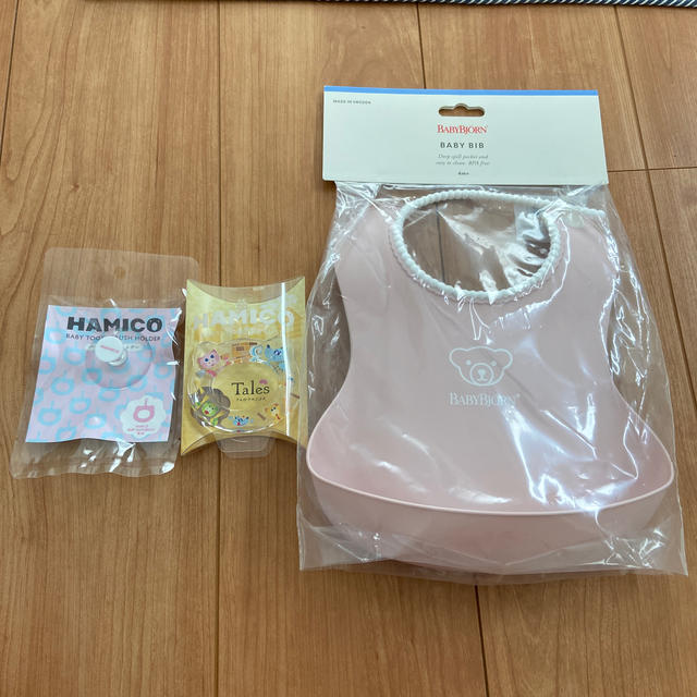 BABYBJORN(ベビービョルン)のNY&K様専用　　　ベビービョルン  エプロン　ハミコ　セット キッズ/ベビー/マタニティの授乳/お食事用品(お食事エプロン)の商品写真