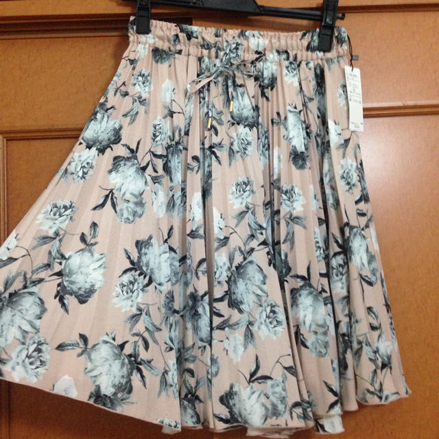 COCO DEAL(ココディール)の未使用♡タグ付き♡プリーツ花柄スカート レディースのスカート(ひざ丈スカート)の商品写真