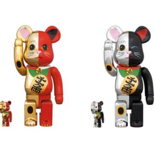 メディコムトイ(MEDICOM TOY)のBE@RBRICK 招き猫  金×赤／銀×黒 100％ & 400％ 2個セット(キャラクターグッズ)