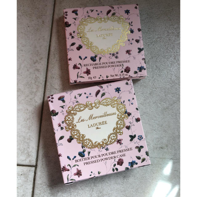 Les Merveilleuses LADUREE(レメルヴェイユーズラデュレ)のさみい様専用　ラデュレ    プレストパウダー　02 新品ち コスメ/美容のベースメイク/化粧品(フェイスパウダー)の商品写真