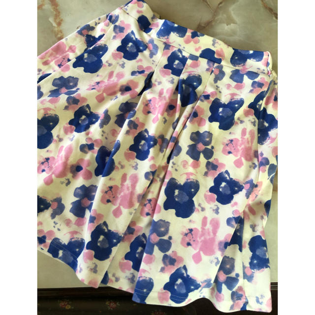 GRL(グレイル)のGRL 花柄スカート　ウエストゴム　Lサイズ レディースのスカート(ひざ丈スカート)の商品写真