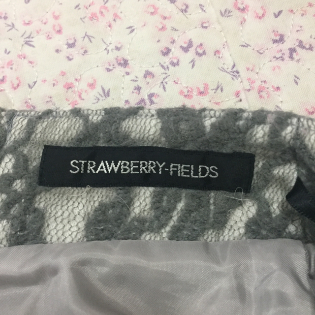 STRAWBERRY-FIELDS(ストロベリーフィールズ)の最終値下げ❗️STRAWBERRY FIELDS レース調✨スカート 冬 レディースのスカート(ひざ丈スカート)の商品写真