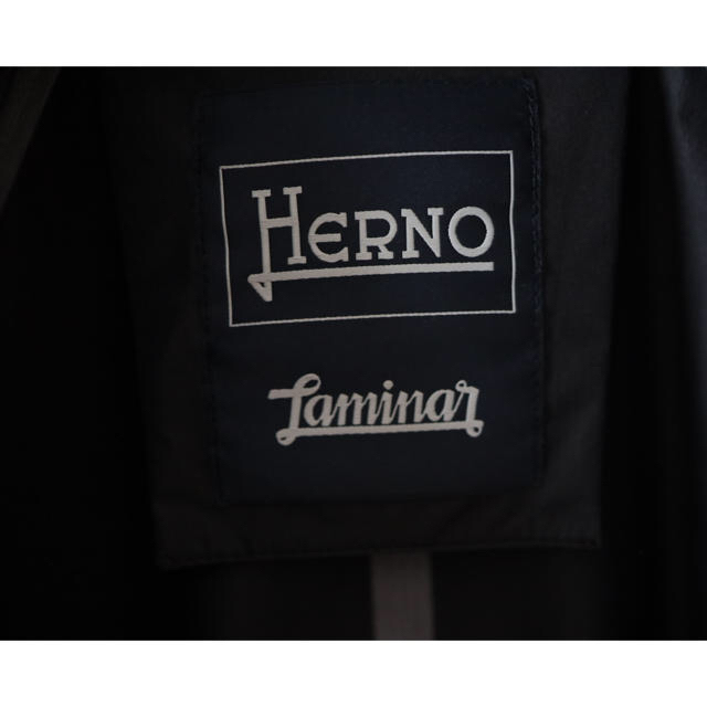 HERNO(ヘルノ)の【新品】Herno laminar  44 ヘルノラミナー ゴアテックス　コート メンズのジャケット/アウター(ステンカラーコート)の商品写真