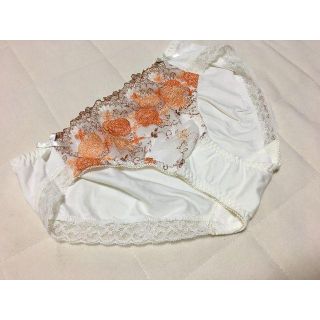 トリンプ(Triumph)の57新品♪トリンプ♪花柄刺繍レースショーツMサイズ(ショーツ)