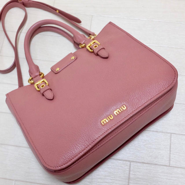 miumiu - ☆美品・白タグ付☆ ミュウミュウ miumiu マドラス 2way ハンドバッグの通販 by Coco｜ミュウミュウならラクマ