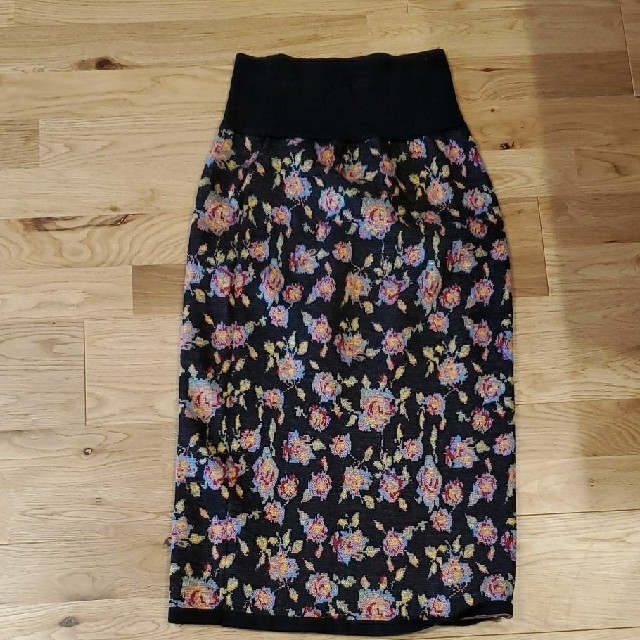 Lily Brown(リリーブラウン)のリリーブラウン花柄ニットタイトスカート レディースのスカート(ひざ丈スカート)の商品写真