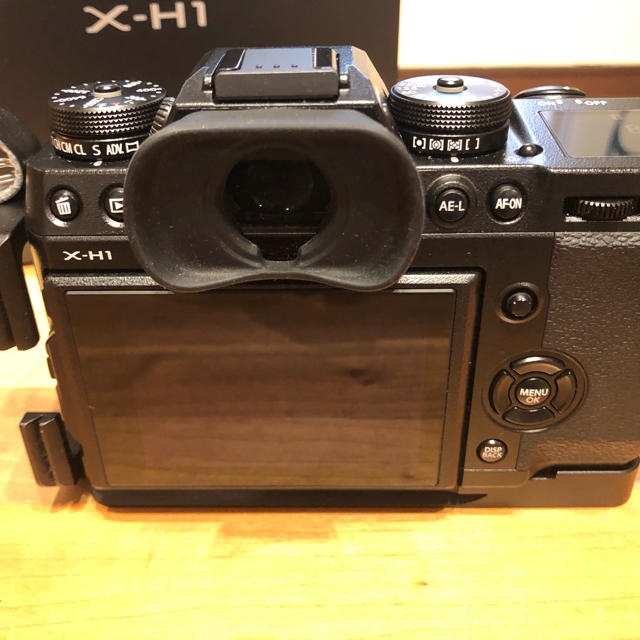 富士フイルム(フジフイルム)の美品 FUJIFILM 富士フィルム XH-1 ボディ スマホ/家電/カメラのカメラ(ミラーレス一眼)の商品写真