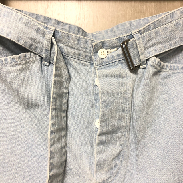 COMOLI(コモリ)のcomoli ベルテッドデニムパンツ　denim pants メンズのパンツ(デニム/ジーンズ)の商品写真