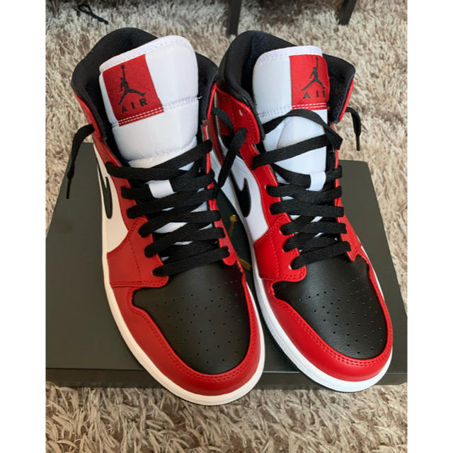 NIKE(ナイキ)のNIKE AIR JORDAN 1 MID CHICAGO BLACK TOE メンズの靴/シューズ(スニーカー)の商品写真