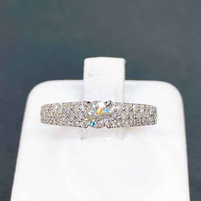 DE BEERS(デビアス)のmay☆様ご専用です。フォーエバーマークダイヤモンドリング レディースのアクセサリー(リング(指輪))の商品写真