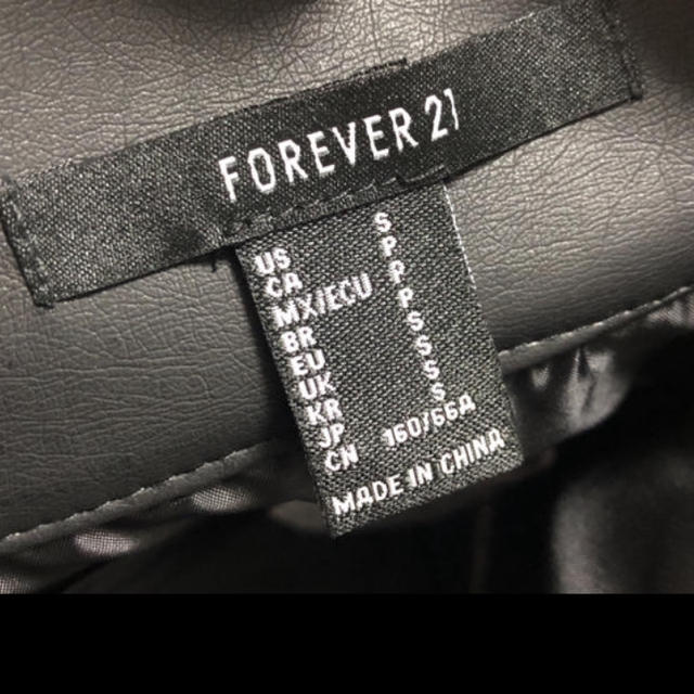 FOREVER 21(フォーエバートゥエンティーワン)のレザースカート レディースのスカート(ミニスカート)の商品写真