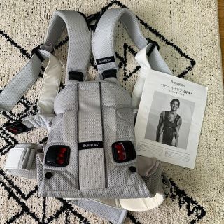 ベビービョルン(BABYBJORN)のベビービョルン ベビーキャリア ONE＋ 抱っこ紐 グレー(抱っこひも/おんぶひも)