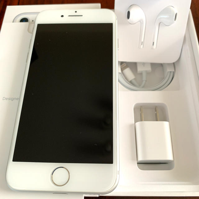 Apple(アップル)の専用出品　Apple iPhone7 本体 と 付属品 スマホ/家電/カメラのスマートフォン/携帯電話(スマートフォン本体)の商品写真