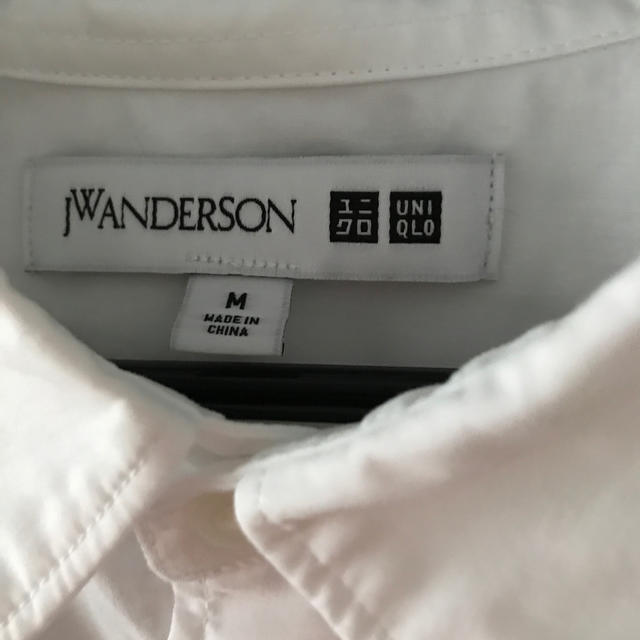 J.W.ANDERSON(ジェイダブリューアンダーソン)のUNIQLO×J.W.ANDERSON コラボシャツ メンズのトップス(シャツ)の商品写真
