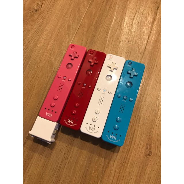 Wii(ウィー)のWiiモーションプラス ×4 エンタメ/ホビーのゲームソフト/ゲーム機本体(その他)の商品写真