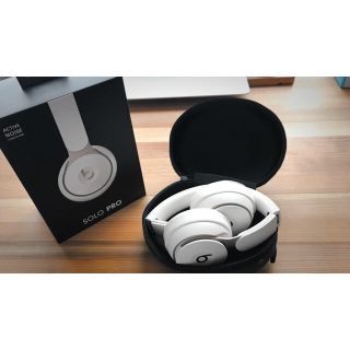 ビーツバイドクタードレ(Beats by Dr Dre)の☆最終値下☆ beats solo pro ヘッドフォン　ノイズキャンセル(ヘッドフォン/イヤフォン)