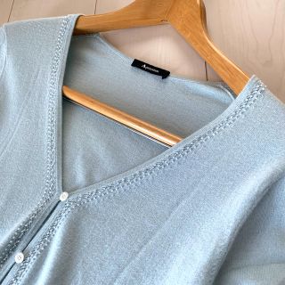 アクアスキュータム(AQUA SCUTUM)のAquascutum カーディガン　上品　水色　ビーズ　(カーディガン)