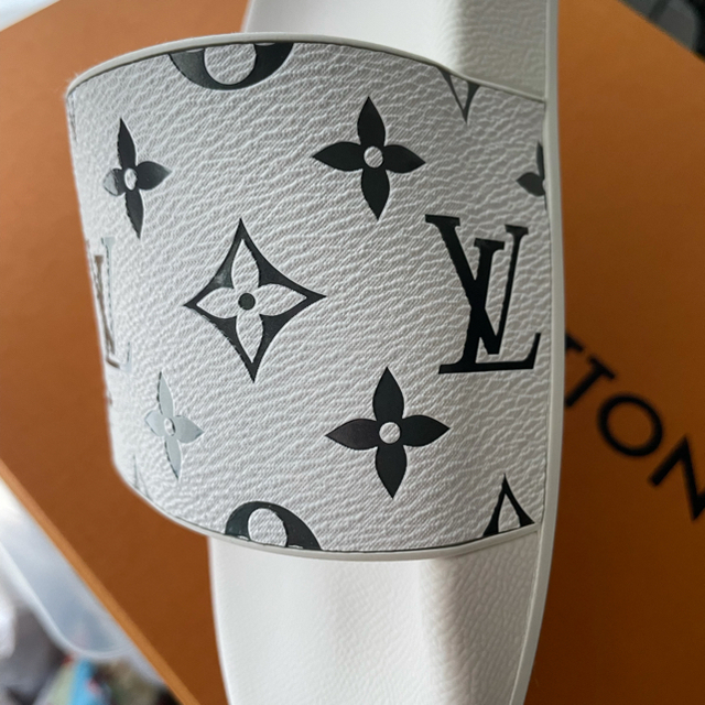 LOUIS VUITTON(ルイヴィトン)のLOUIS VUITTON ウォーターフロント　サンダル　白 メンズの靴/シューズ(サンダル)の商品写真