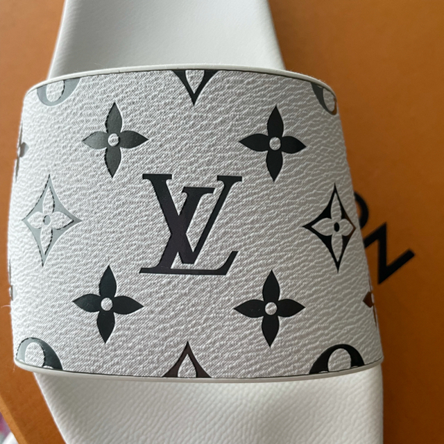 LOUIS VUITTON(ルイヴィトン)のLOUIS VUITTON ウォーターフロント　サンダル　白 メンズの靴/シューズ(サンダル)の商品写真