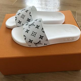 ルイヴィトン(LOUIS VUITTON)のLOUIS VUITTON ウォーターフロント　サンダル　白(サンダル)