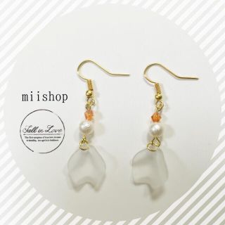 すりガラス風花びら ピアス(ピアス)