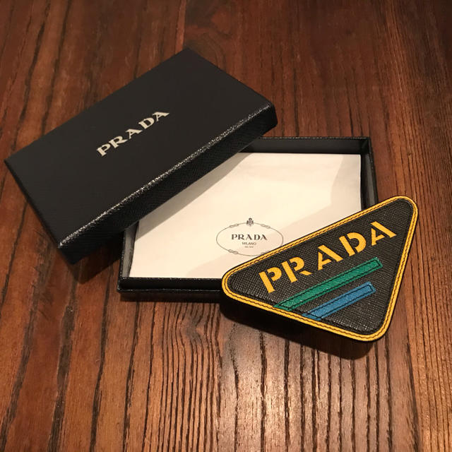 Prada ベルクロステッカー