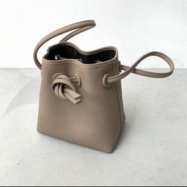 Ron Herman(ロンハーマン)のbasic bucket bag / トープ レディースのバッグ(ハンドバッグ)の商品写真