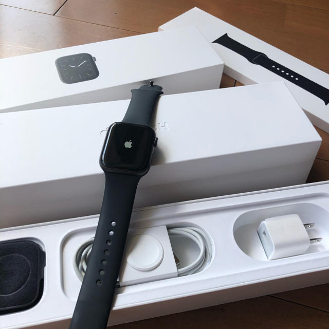 Apple Watch Series 5(GPSモデル)- 44mm使用頻度低でしたので美品です