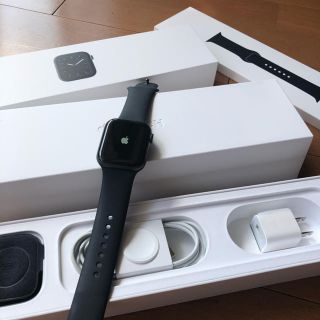 アップル(Apple)のApple Watch Series 5(GPSモデル)- 44mm(腕時計(デジタル))