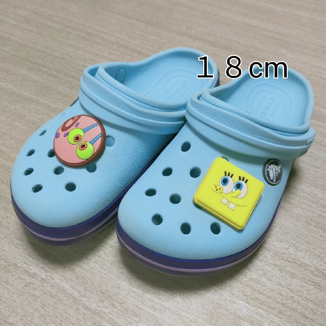 crocs(クロックス)のクロックスサンダル　キッズ キッズ/ベビー/マタニティのキッズ靴/シューズ(15cm~)(サンダル)の商品写真